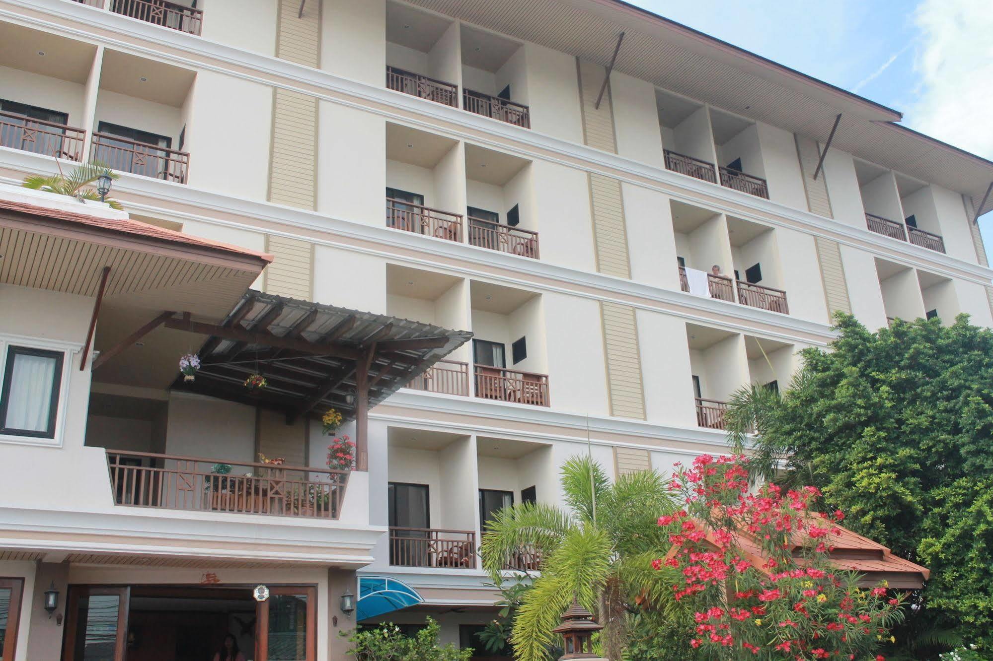 Narawan Hotel, HHQ Extérieur photo