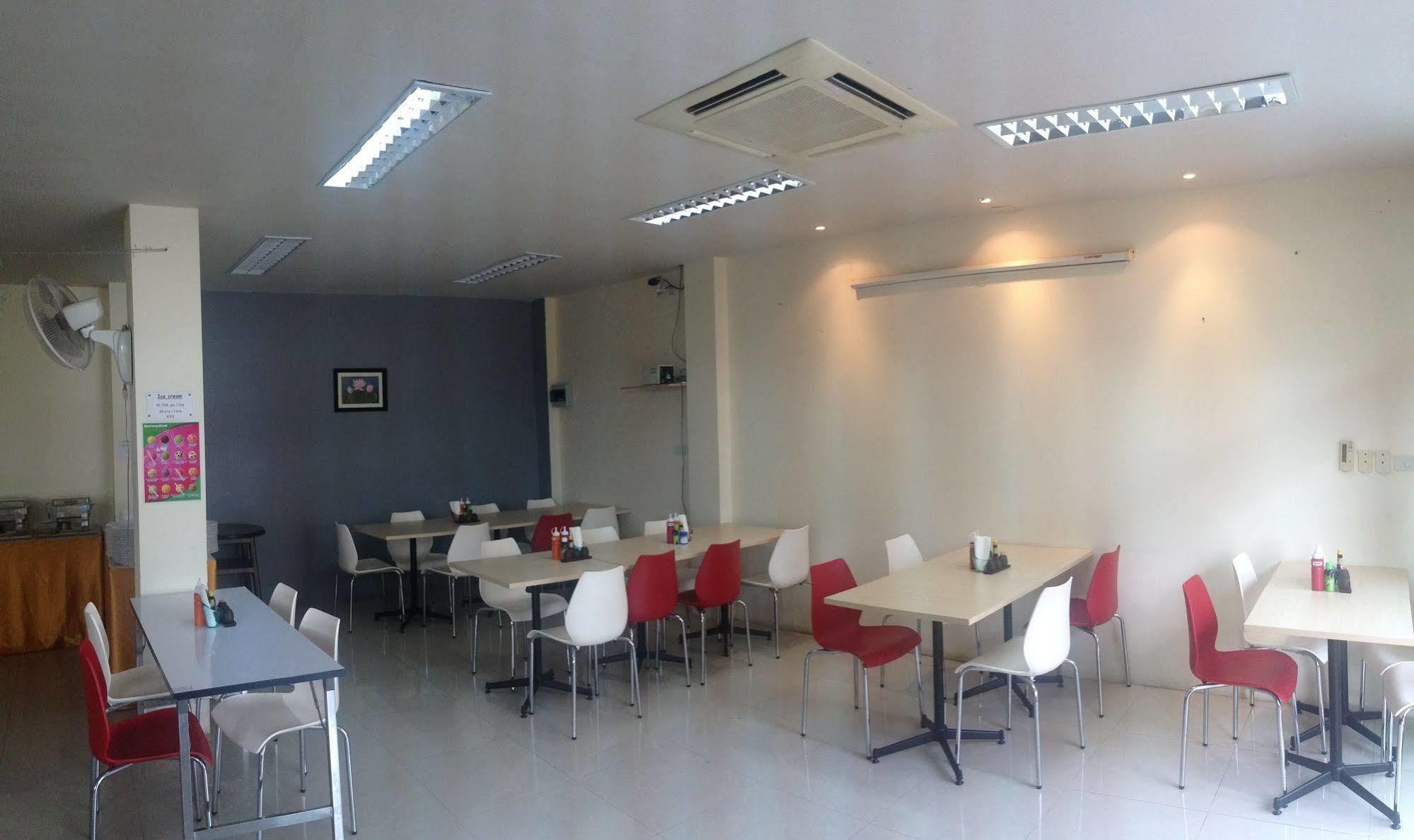 Narawan Hotel, HHQ Extérieur photo