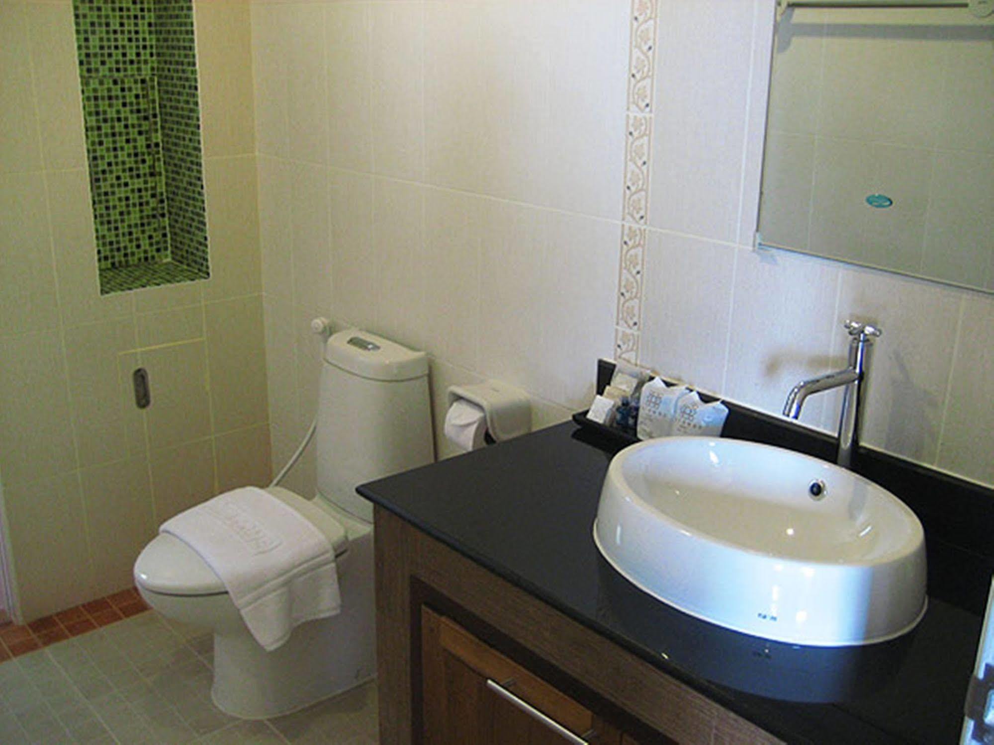 Narawan Hotel, HHQ Extérieur photo