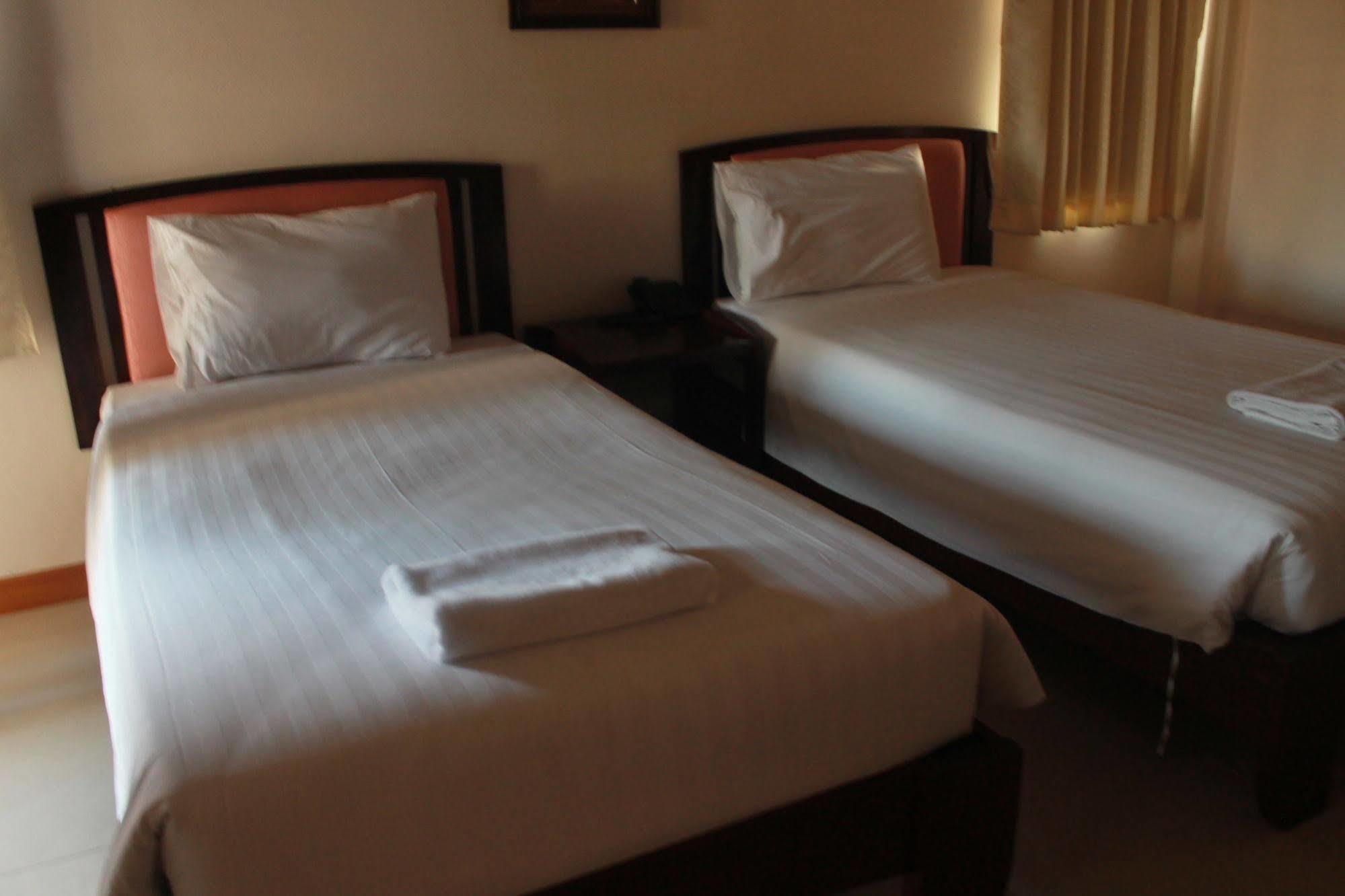 Narawan Hotel, HHQ Extérieur photo